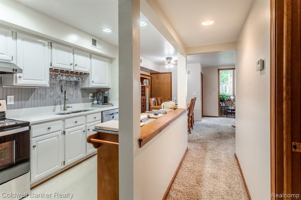 192 PINEWOOD Drive, Plymouth, MI 48170 — Photo 10