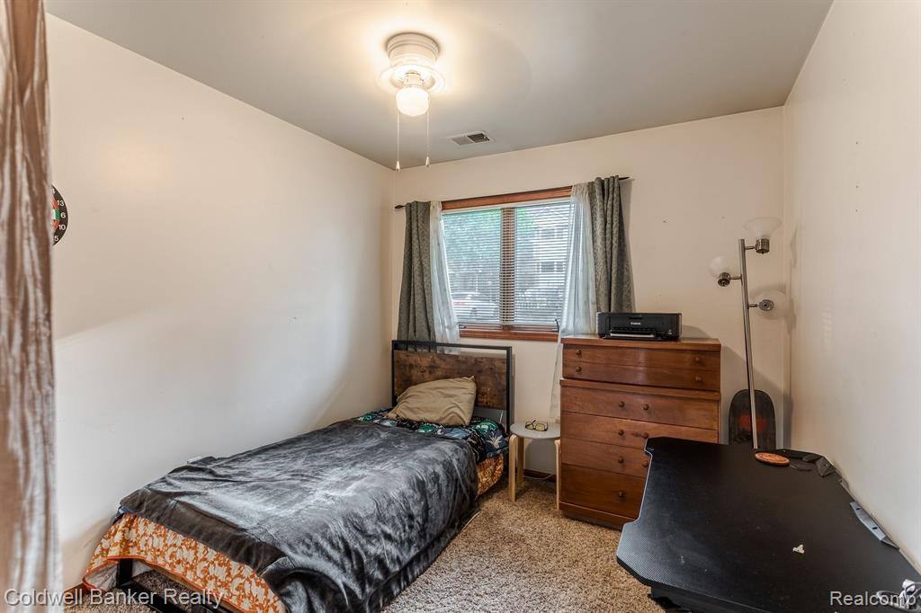 192 PINEWOOD Drive, Plymouth, MI 48170 — Photo 16