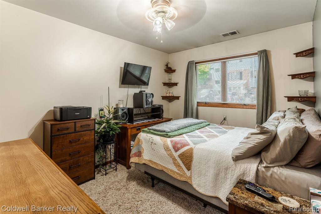 192 PINEWOOD Drive, Plymouth, MI 48170 — Photo 17
