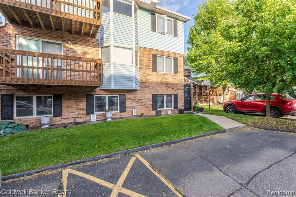 192 PINEWOOD Drive, Plymouth, MI 48170 — Photo 21
