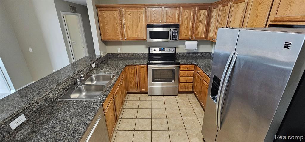 5451 TWIN OAKS Drive, Sterling Heights, MI 48314 — Photo 4
