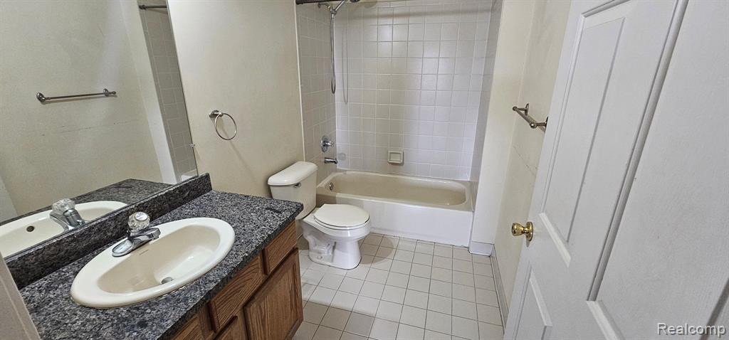 5451 TWIN OAKS Drive, Sterling Heights, MI 48314 — Photo 5