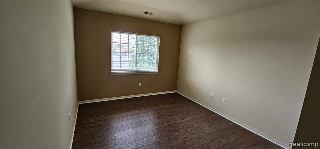 5451 TWIN OAKS Drive, Sterling Heights, MI 48314 — Photo 9