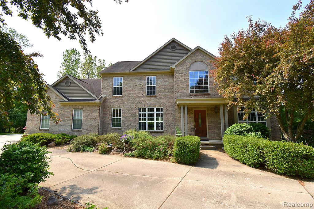 7633 Quail Ridge Drive, Dexter, MI 48130 — front exterior