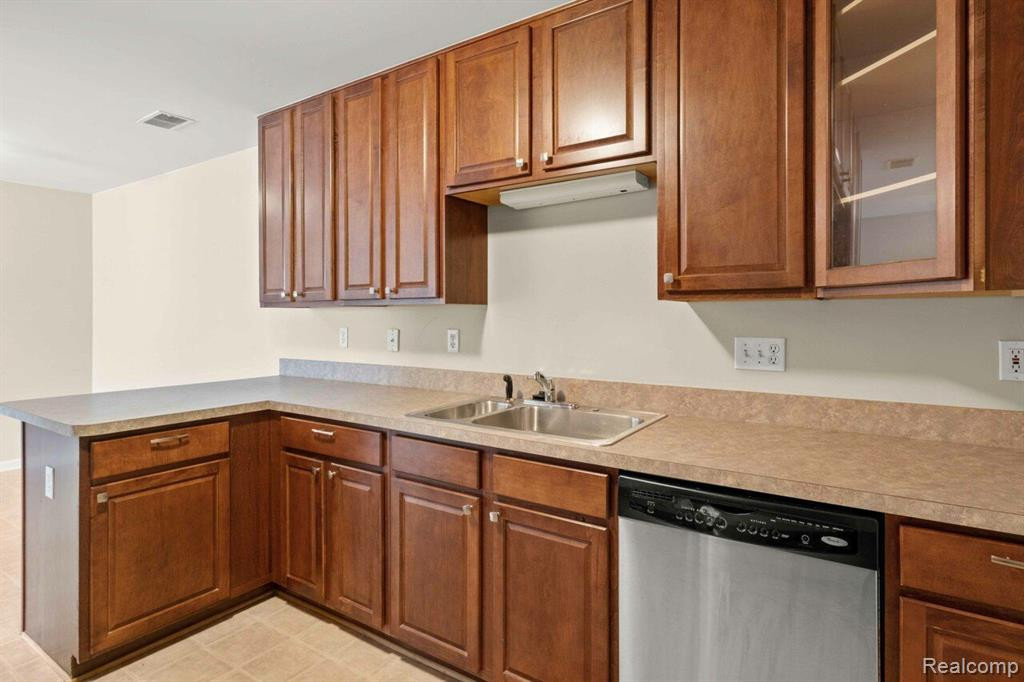 1138 RIAL LAKE Drive, Howell, MI 48843 — Photo 6