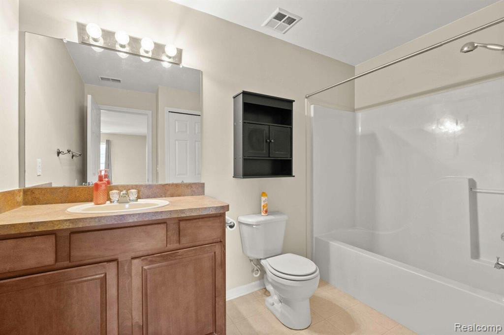 1138 RIAL LAKE Drive, Howell, MI 48843 — Photo 9