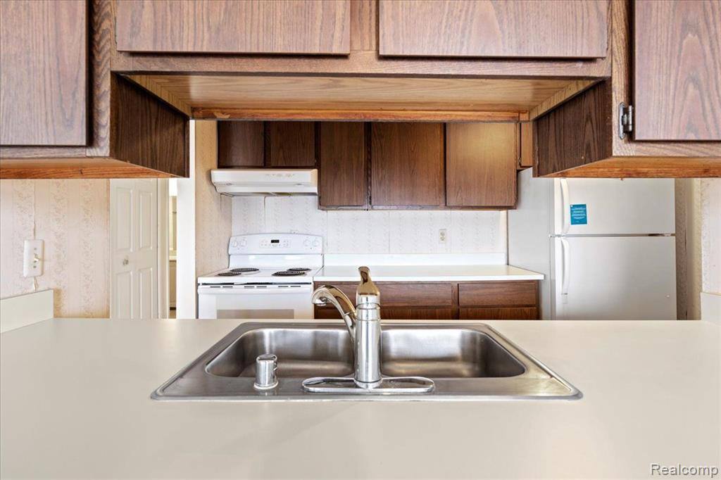 800 CLIFFS Drive, 107F, Ypsilanti, MI 48198 — Photo 5