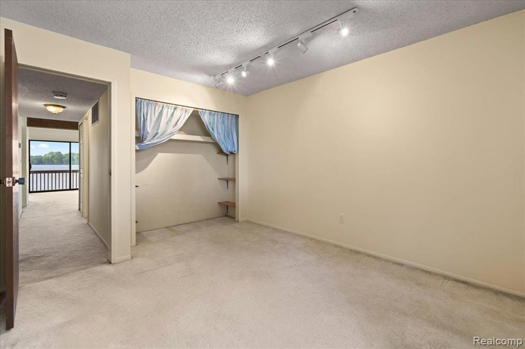 800 CLIFFS Drive, 107F, Ypsilanti, MI 48198 — Photo 10