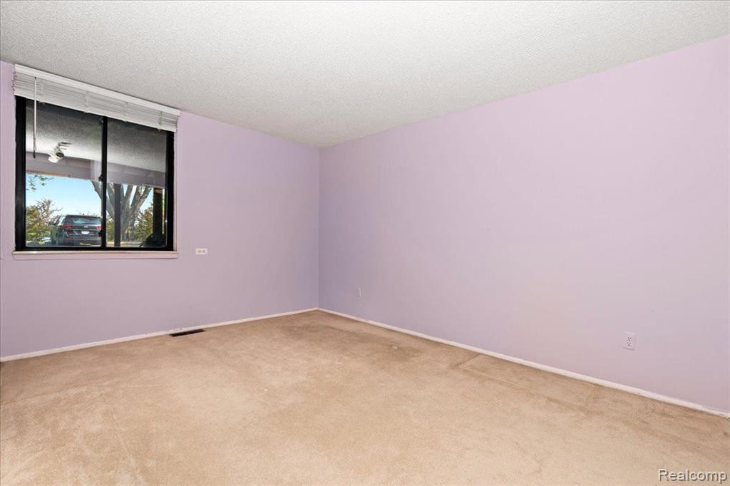 800 CLIFFS Drive, 107F, Ypsilanti, MI 48198 — Photo 12