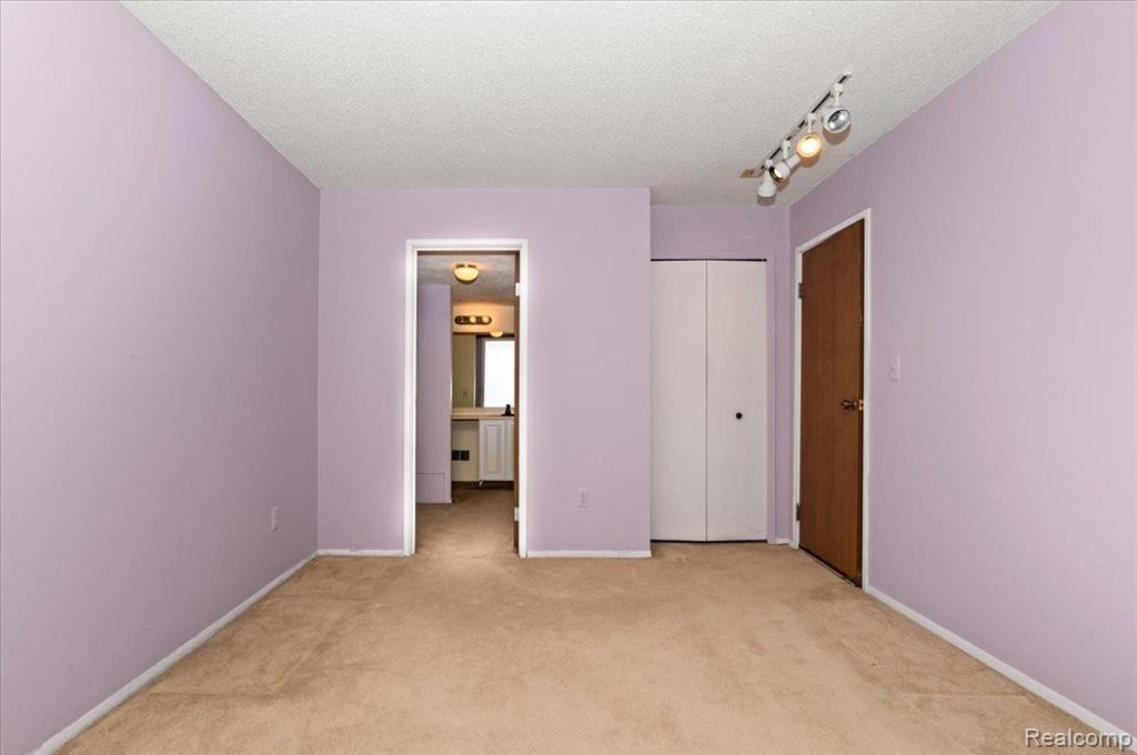 800 CLIFFS Drive, 107F, Ypsilanti, MI 48198 — Photo 13