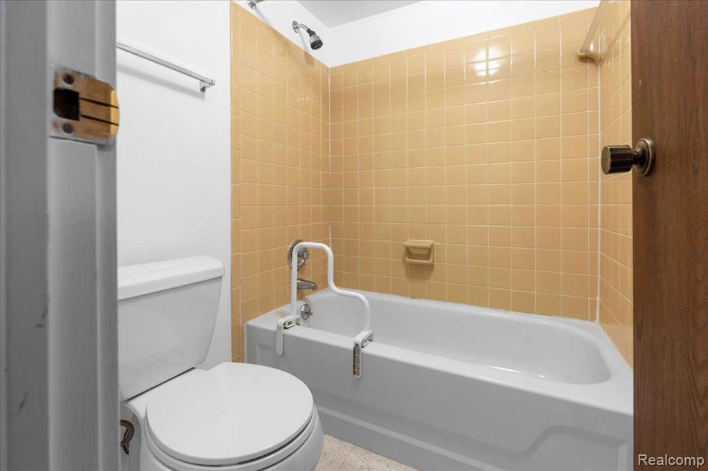 800 CLIFFS Drive, 107F, Ypsilanti, MI 48198 — Photo 15