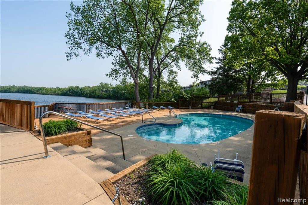 800 CLIFFS Drive, 107F, Ypsilanti, MI 48198 — Photo 18