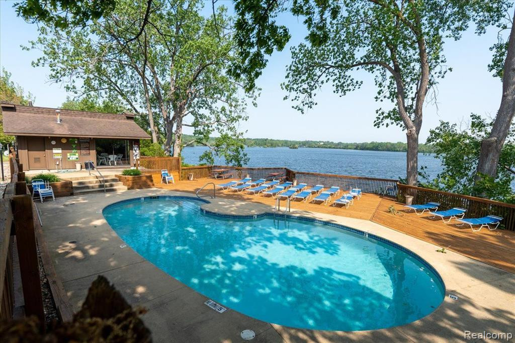 800 CLIFFS Drive, 107F, Ypsilanti, MI 48198 — Photo 20