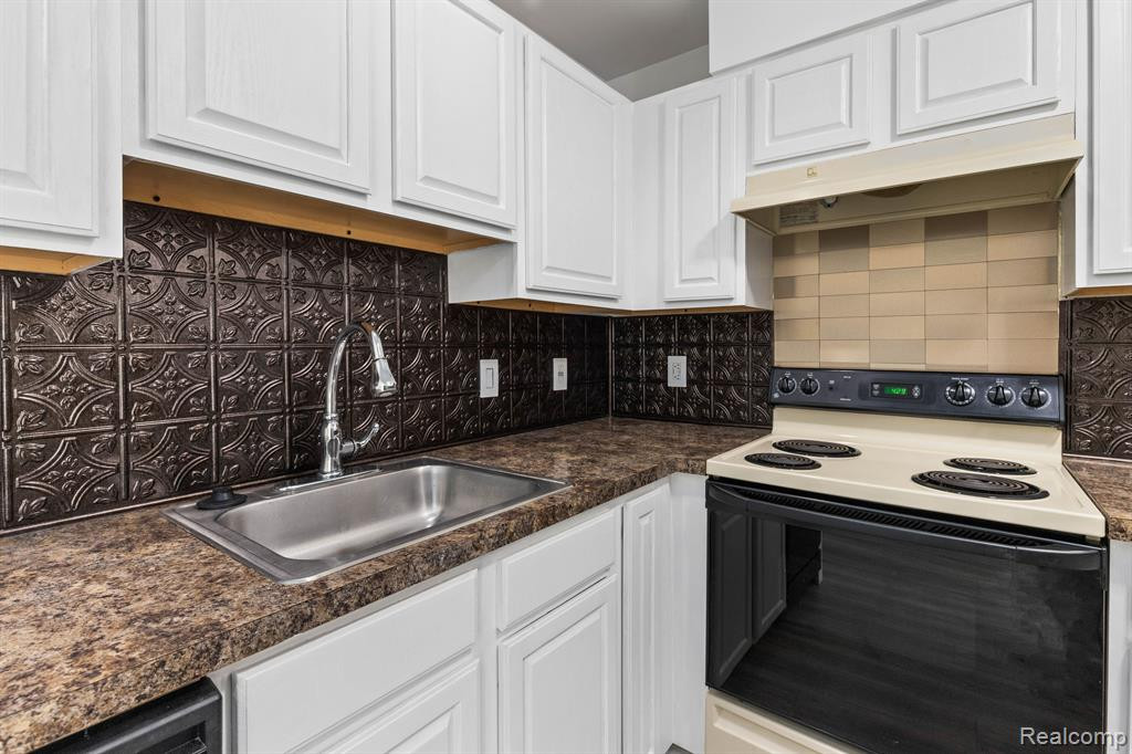 1911 Campau Farms Circle, Detroit, MI 48207 — Photo 9