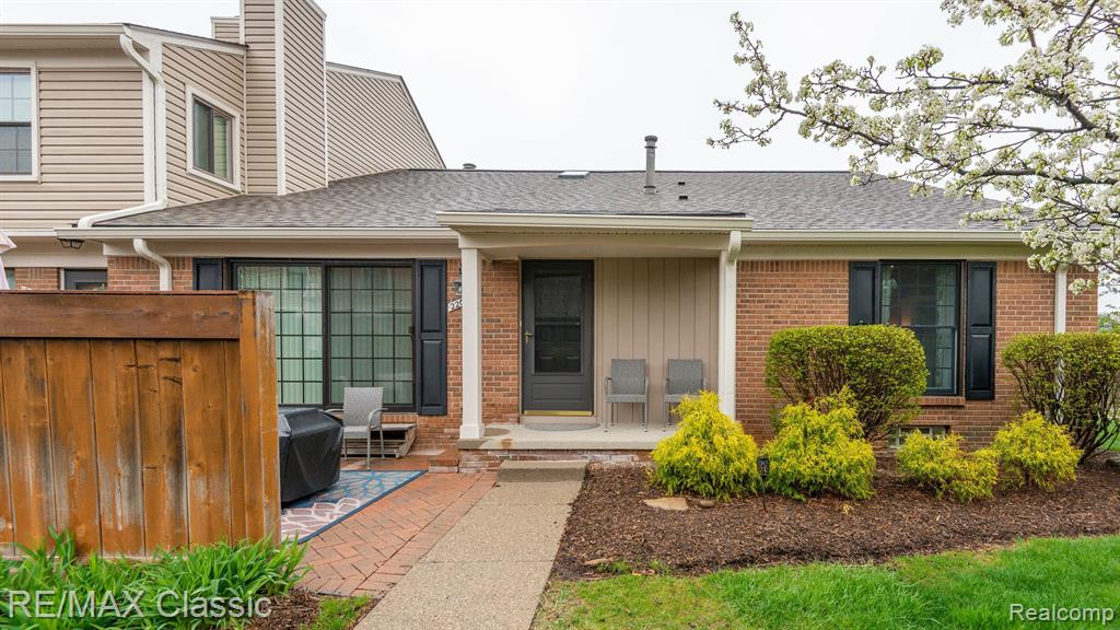 22068 EDGEWATER, 140, Novi, MI — Photo 2