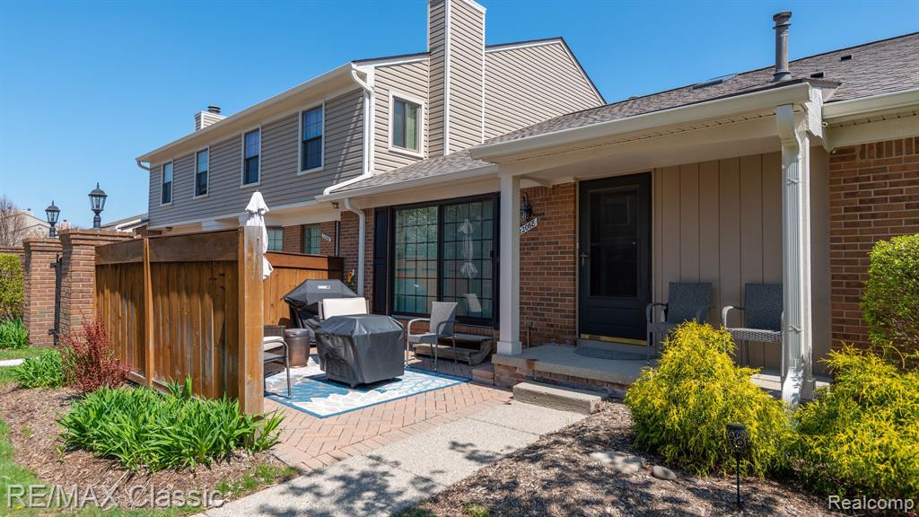 22068 EDGEWATER, 140, Novi, MI — Photo 3