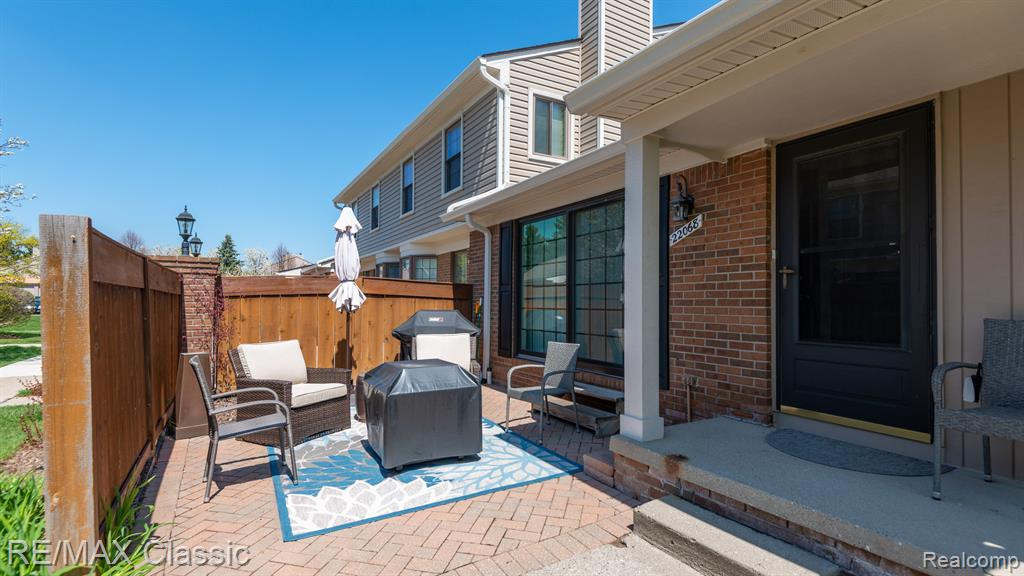 22068 EDGEWATER, 140, Novi, MI — Photo 4
