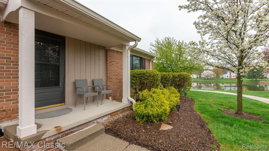 22068 EDGEWATER, 140, Novi, MI — Photo 6