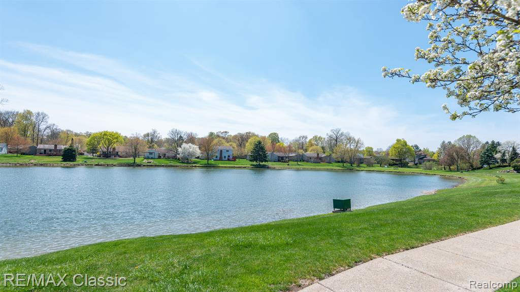 22068 EDGEWATER, 140, Novi, MI — Photo 9