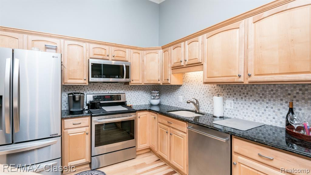 22068 EDGEWATER, 140, Novi, MI — Photo 15