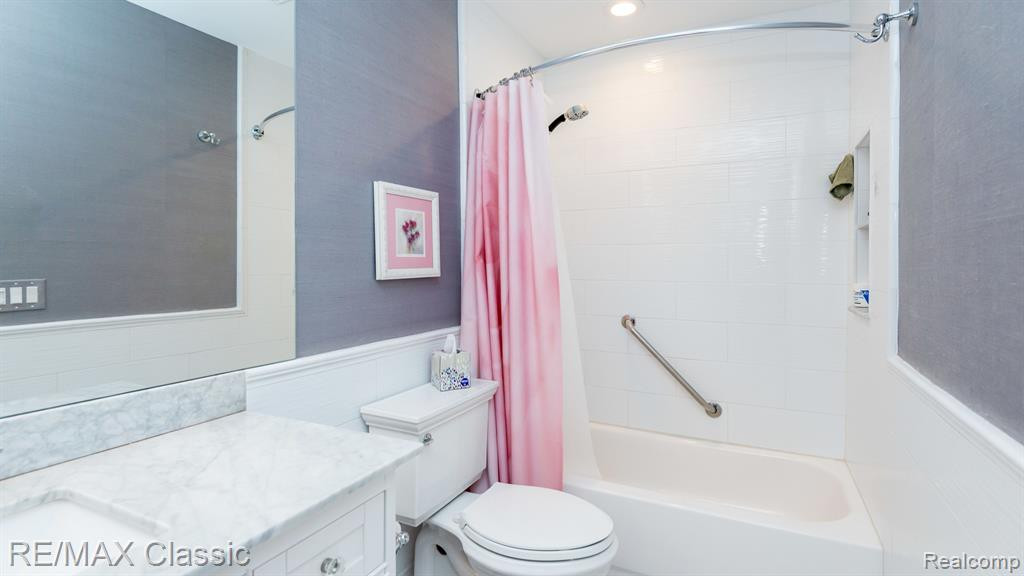 22068 EDGEWATER, 140, Novi, MI — Photo 24