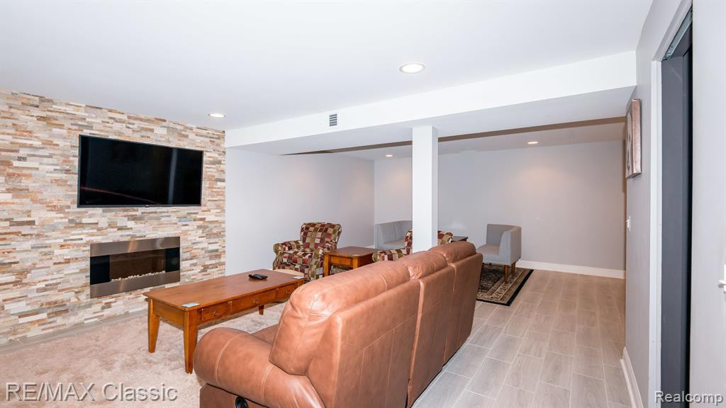22068 EDGEWATER, 140, Novi, MI — Photo 32