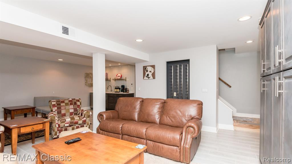 22068 EDGEWATER, 140, Novi, MI — Photo 33