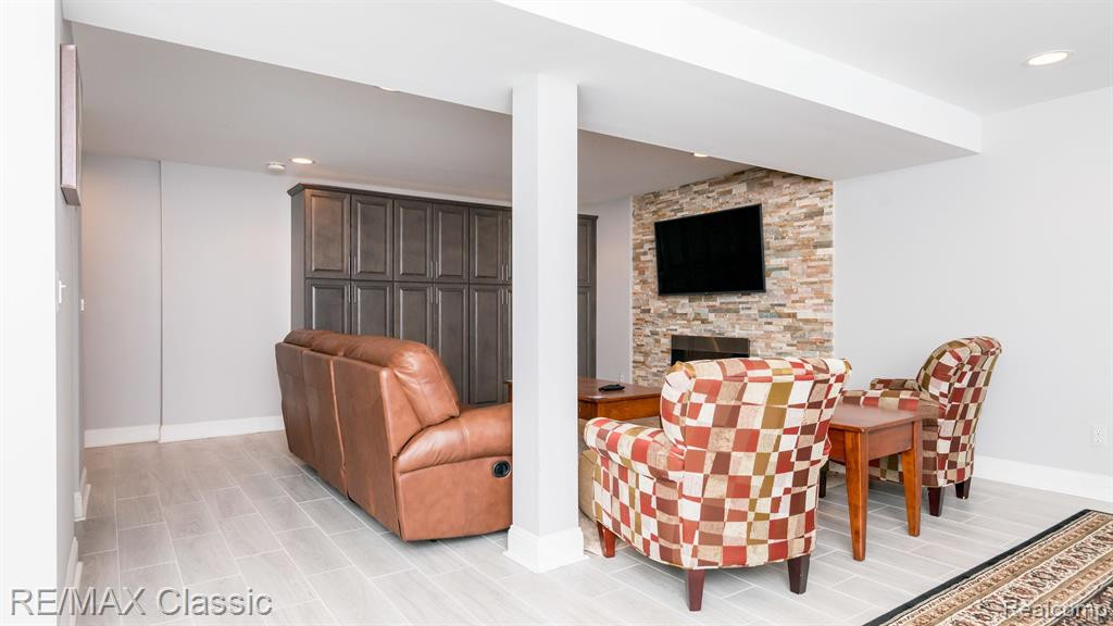 22068 EDGEWATER, 140, Novi, MI — Photo 36