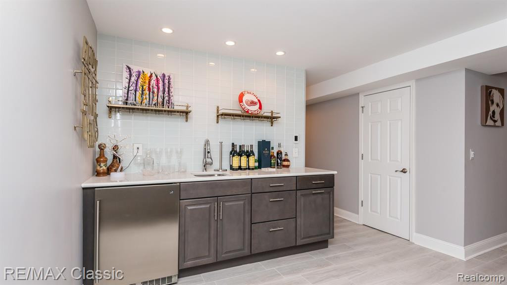 22068 EDGEWATER, 140, Novi, MI — Photo 37