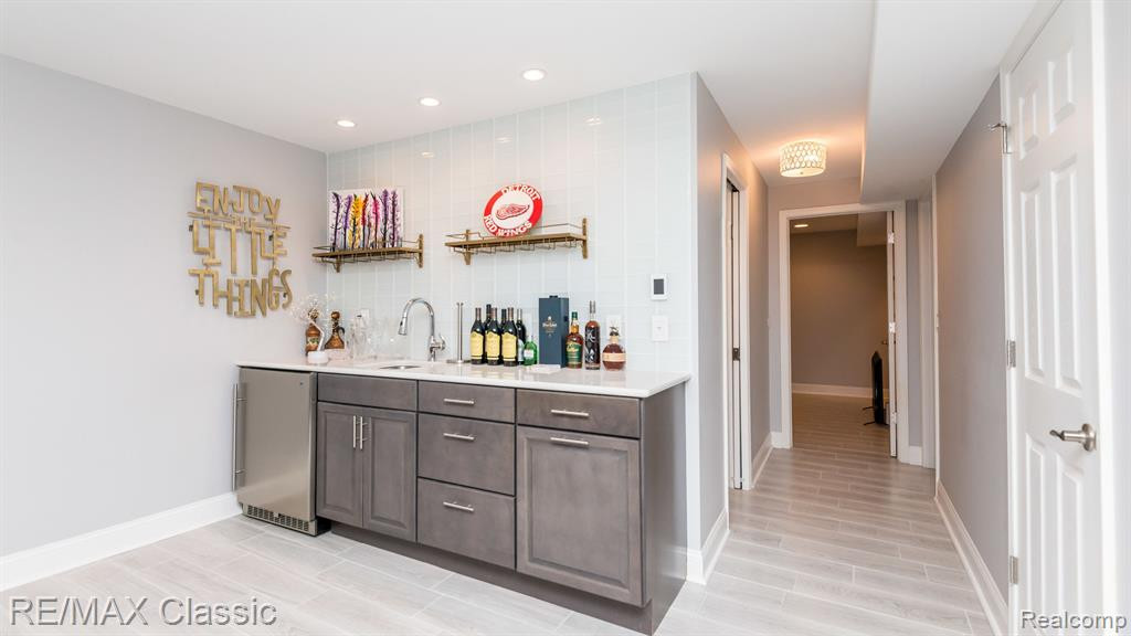 22068 EDGEWATER, 140, Novi, MI — Photo 40