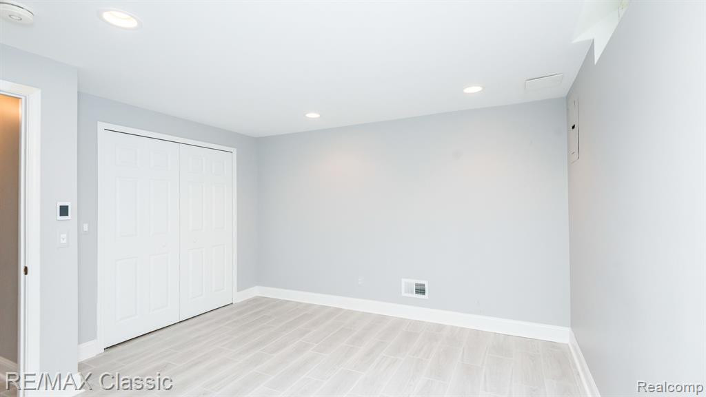 22068 EDGEWATER, 140, Novi, MI — Photo 44