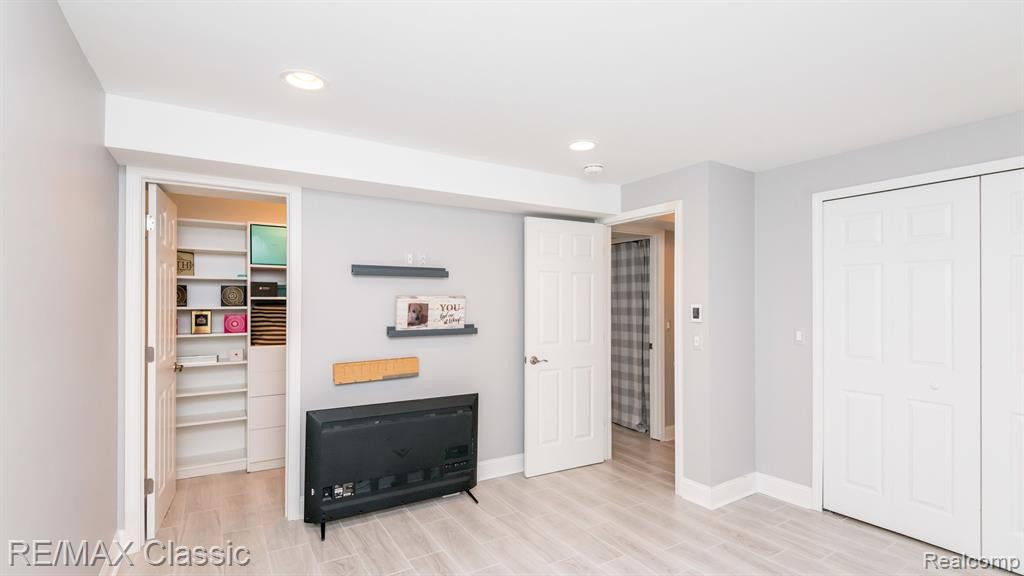 22068 EDGEWATER, 140, Novi, MI — Photo 45