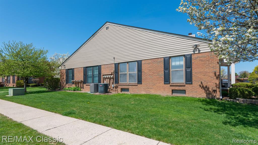 22068 EDGEWATER, 140, Novi, MI — Photo 54