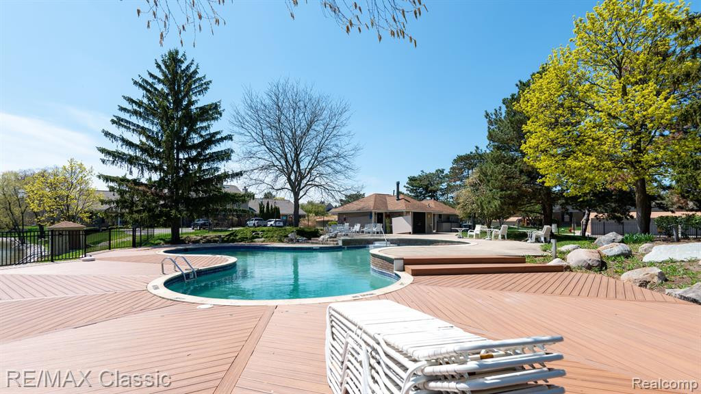 22068 EDGEWATER, 140, Novi, MI — Photo 68