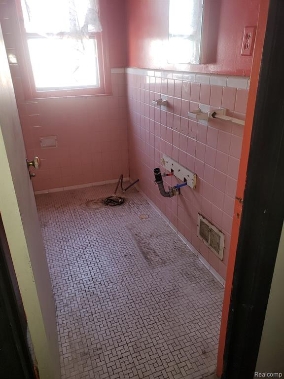 8410 CARRIE Street, Detroit, MI 48211 — Photo 2