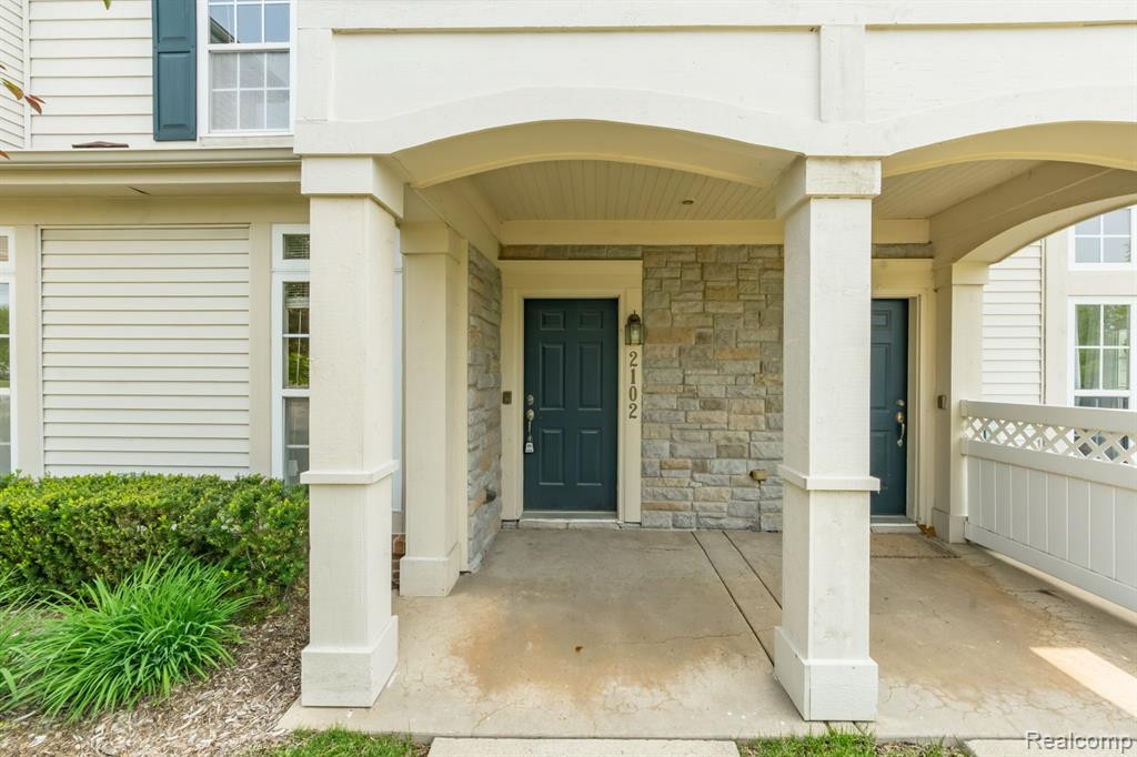 2102 Trailway Court, Commerce Twp, MI 48390 — Photo 3