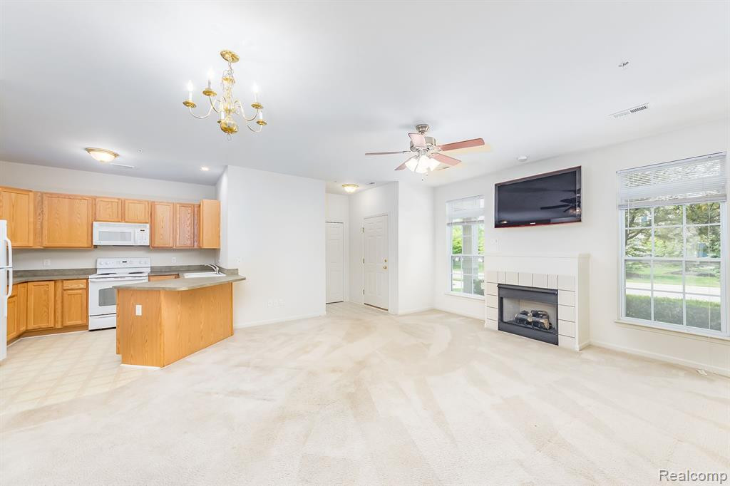 2102 Trailway Court, Commerce Twp, MI 48390 — Photo 4