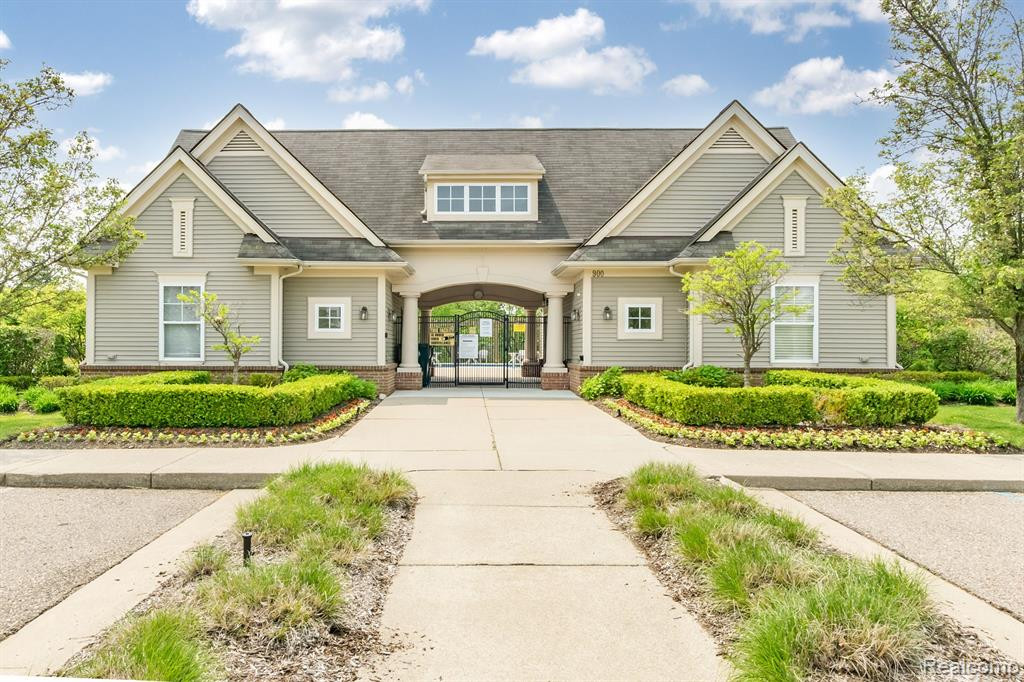 2102 Trailway Court, Commerce Twp, MI 48390 — Photo 10