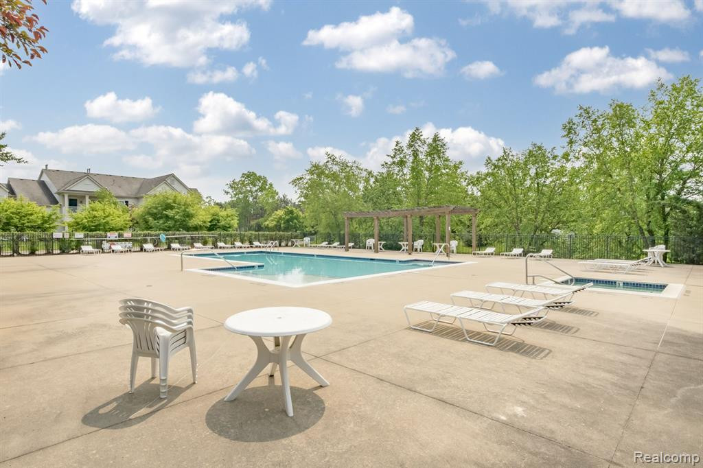 2102 Trailway Court, Commerce Twp, MI 48390 — Photo 11