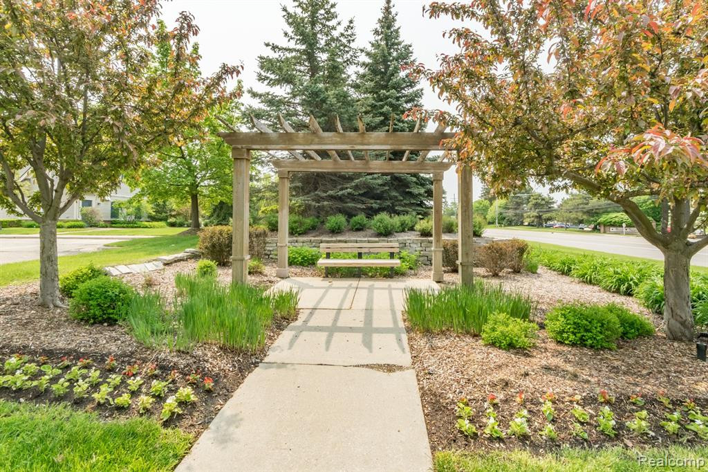 2102 Trailway Court, Commerce Twp, MI 48390 — Photo 12