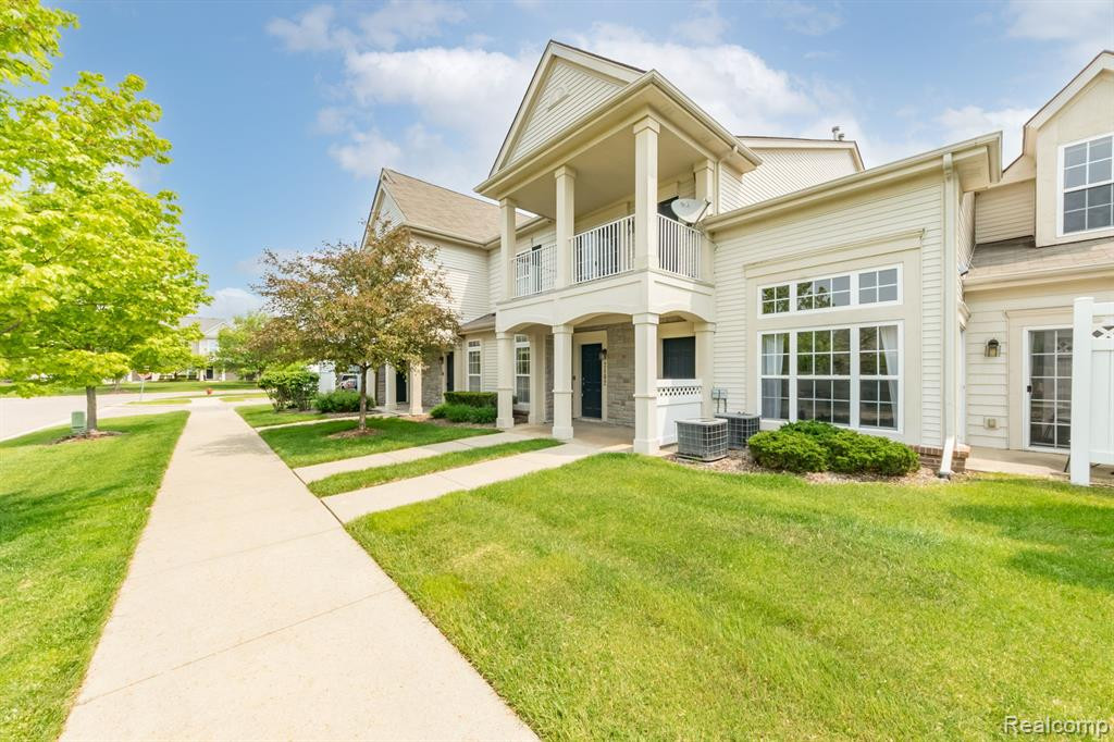 2102 Trailway Court, Commerce Twp, MI 48390 — Photo 13