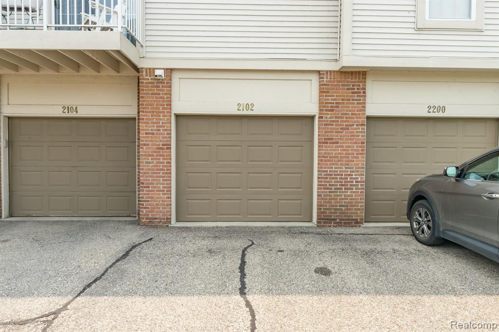 2102 Trailway Court, Commerce Twp, MI 48390 — Photo 16