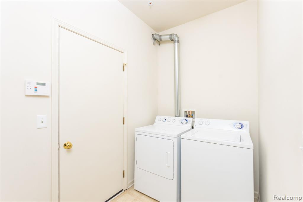2102 Trailway Court, Commerce Twp, MI 48390 — Photo 26