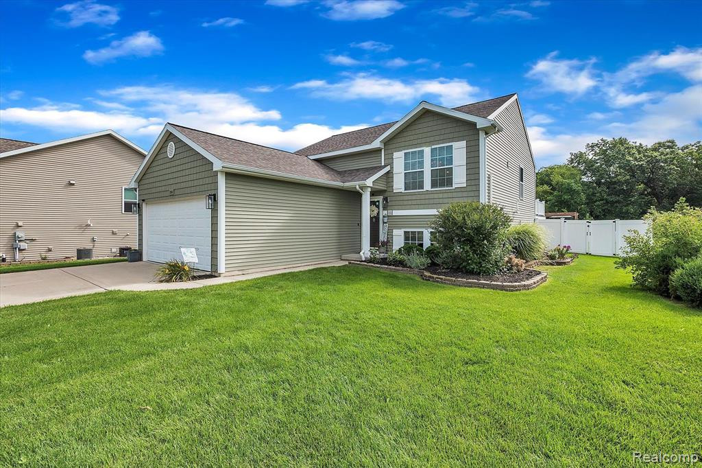 3756 AMBER OAKS Drive, Howell, MI 48855 — Photo 4