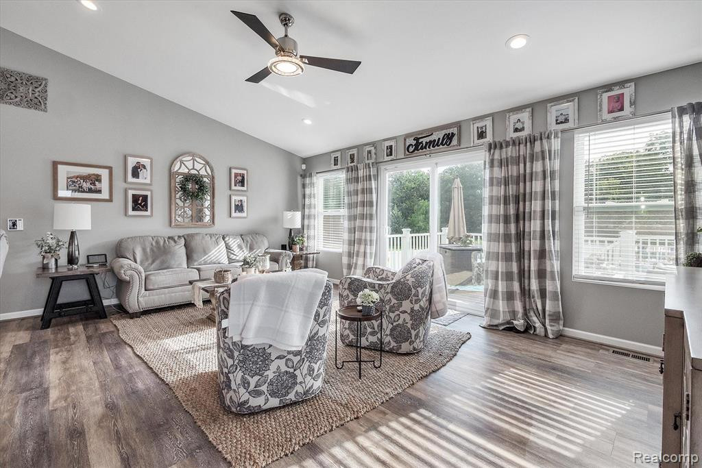 3756 AMBER OAKS Drive, Howell, MI 48855 — Photo 8