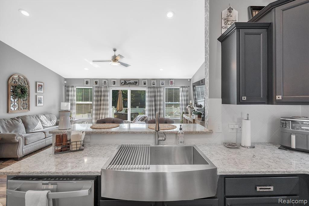 3756 AMBER OAKS Drive, Howell, MI 48855 — Photo 10