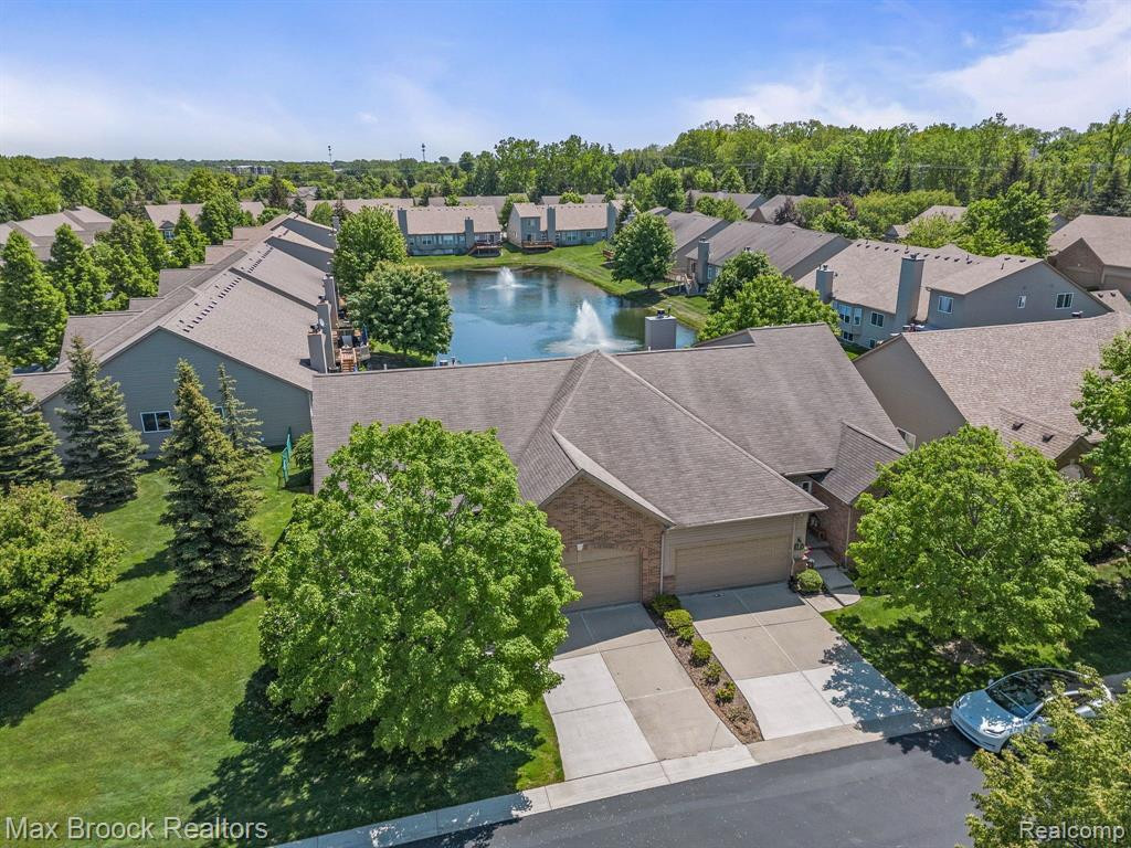 311 WINSLOW Circle, Commerce Twp, MI 48390 — Photo 4