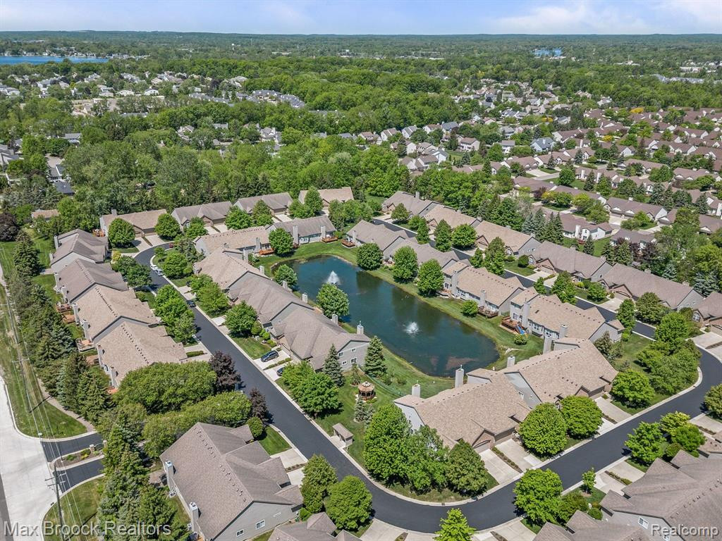311 WINSLOW Circle, Commerce Twp, MI 48390 — Photo 5
