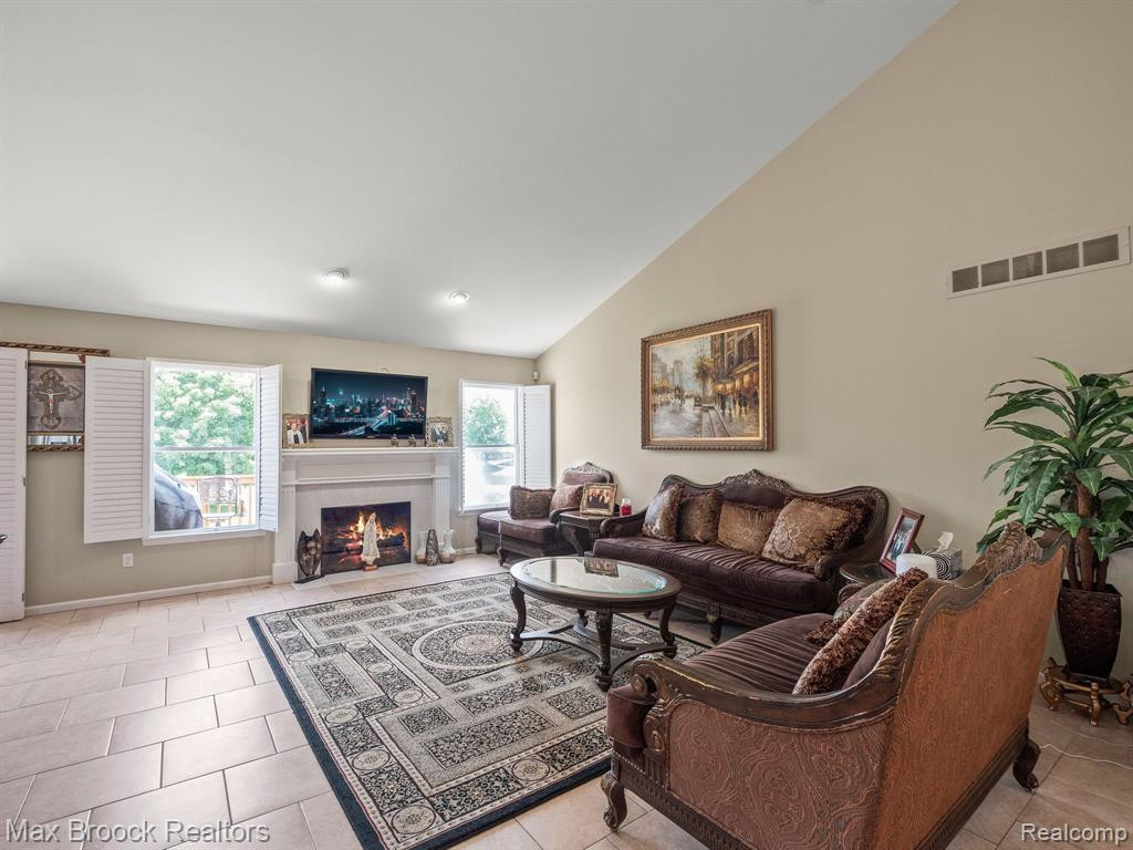 311 WINSLOW Circle, Commerce Twp, MI 48390 — Photo 8