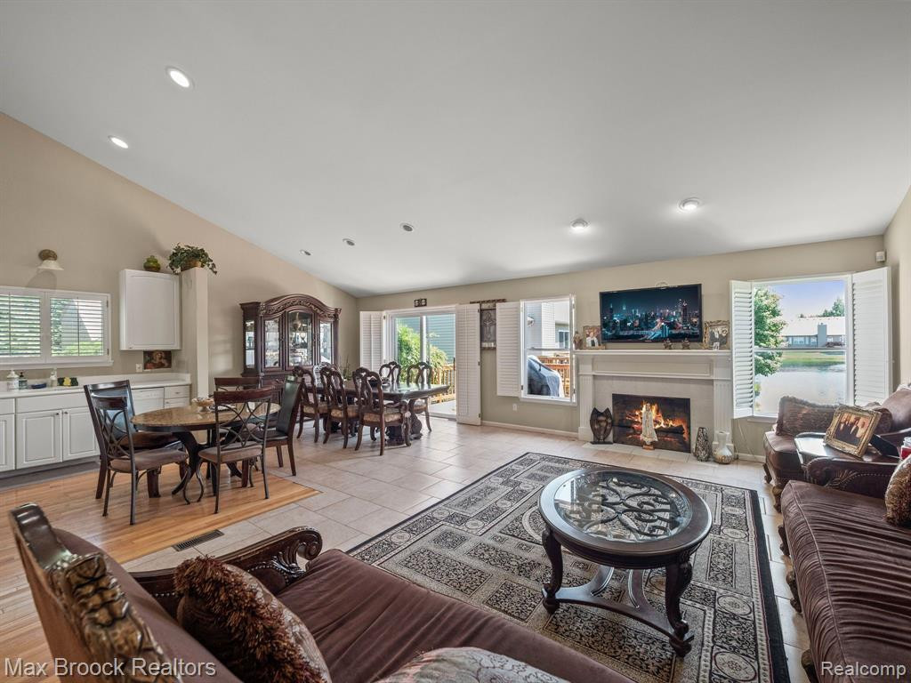 311 WINSLOW Circle, Commerce Twp, MI 48390 — Photo 11